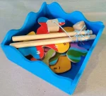 Juego de pesca en pecera de madera