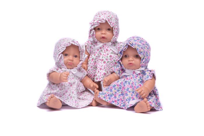 Bebotes chicos - Juliette con vestido con capelina - Imagen 2